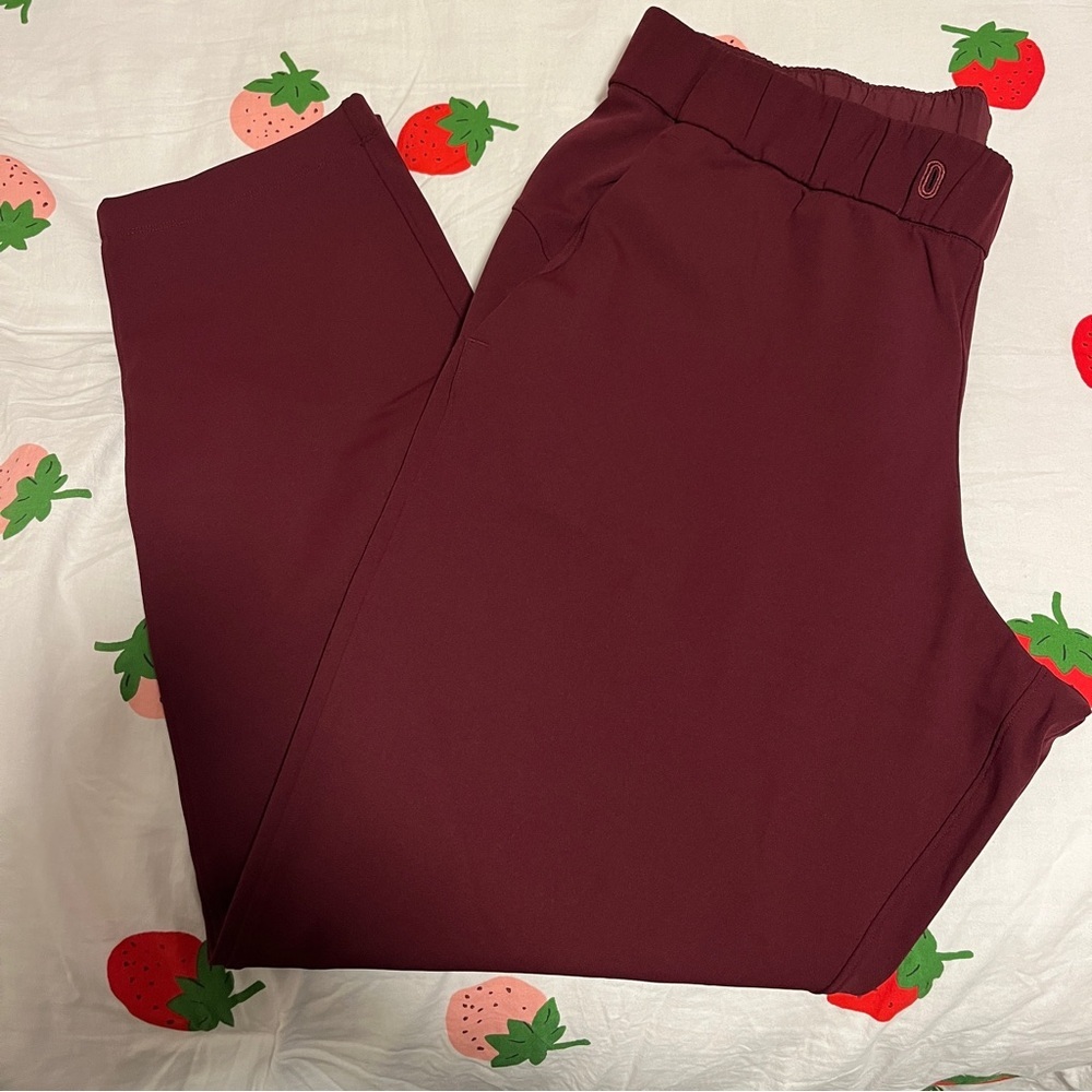 Lululemon Women’s Burgundy Pants